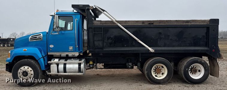 image for item LH9525 2018 Western Star 4700SF dump truck