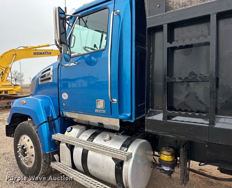 image for item LH9525 2018 Western Star 4700SF dump truck