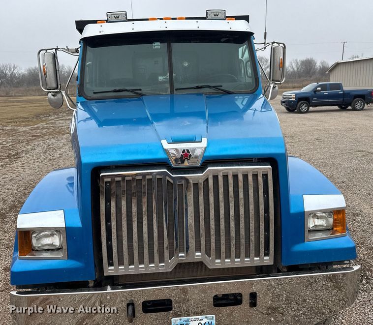 image for item LH9525 2018 Western Star 4700SF dump truck