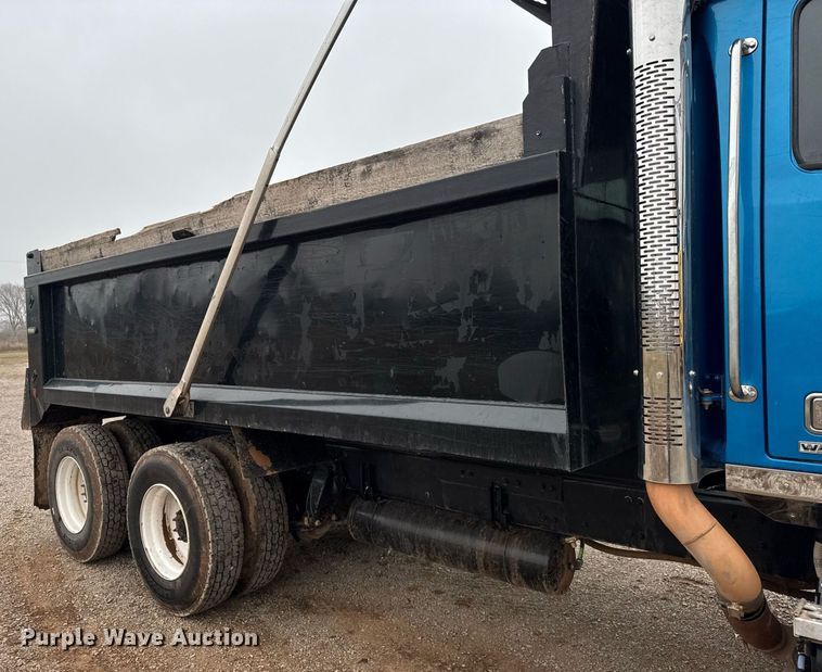 image for item LH9525 2018 Western Star 4700SF dump truck