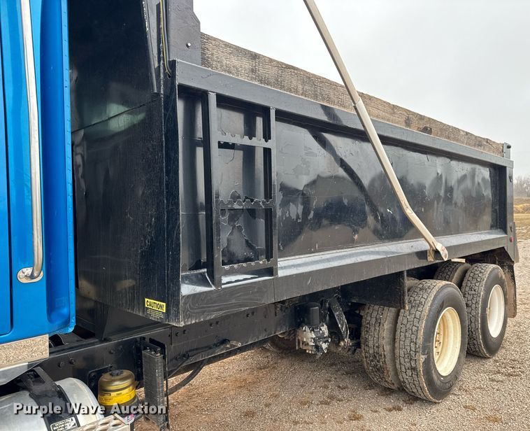 image for item LH9525 2018 Western Star 4700SF dump truck