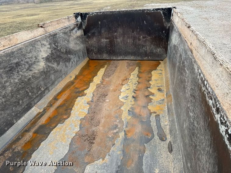 image for item LH9525 2018 Western Star 4700SF dump truck