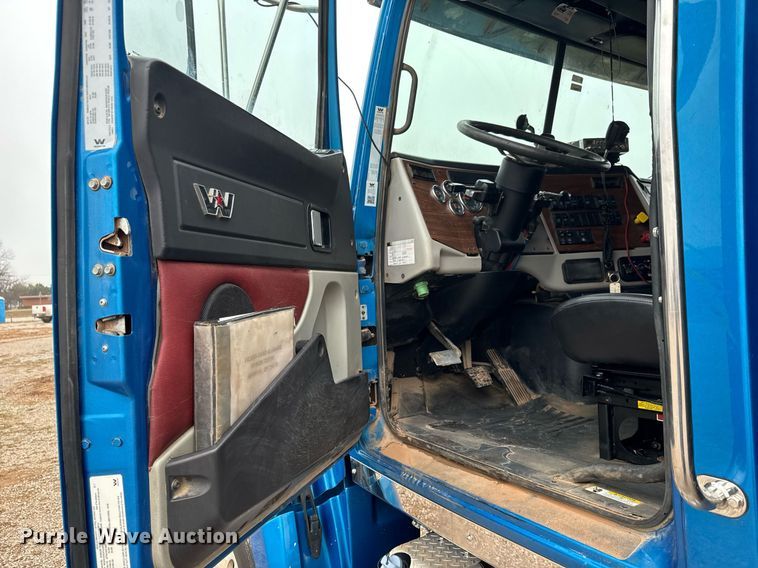 image for item LH9525 2018 Western Star 4700SF dump truck