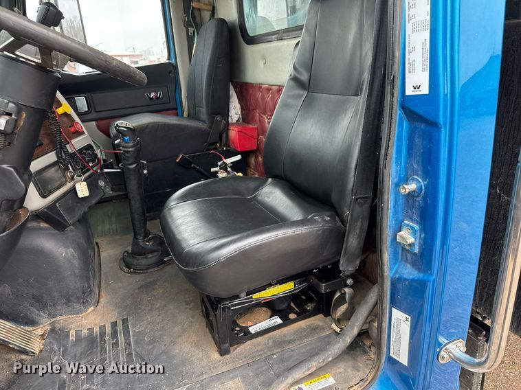 image for item LH9525 2018 Western Star 4700SF dump truck