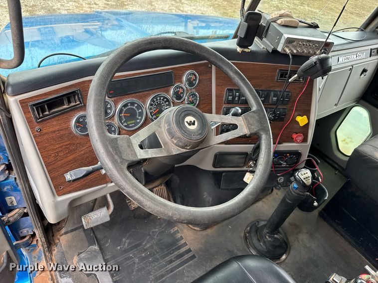 image for item LH9525 2018 Western Star 4700SF dump truck