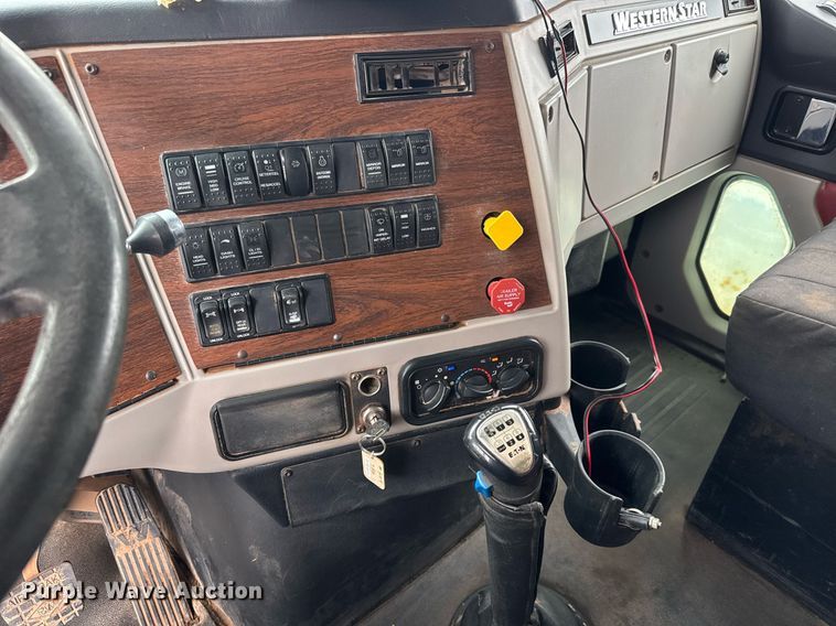 image for item LH9525 2018 Western Star 4700SF dump truck