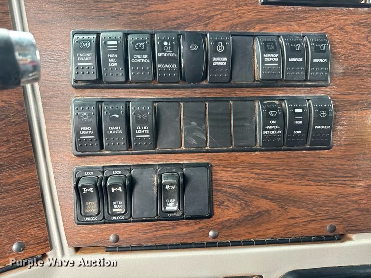 image for item LH9525 2018 Western Star 4700SF dump truck