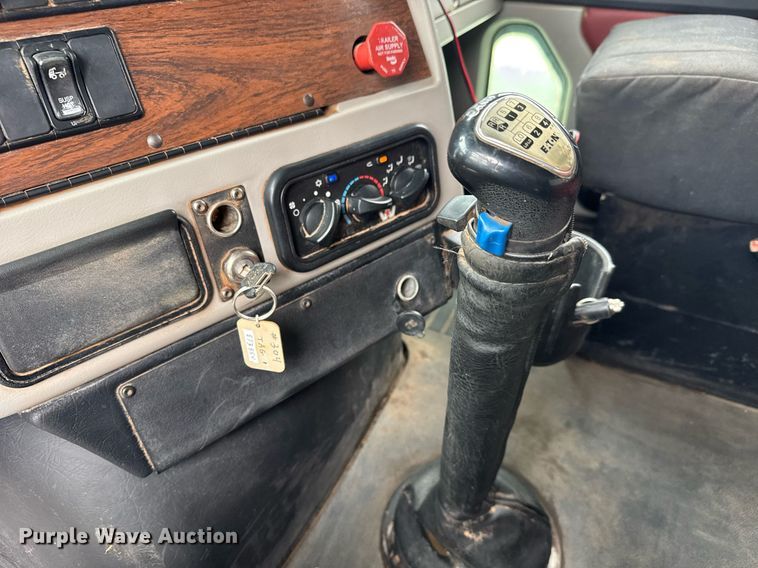 image for item LH9525 2018 Western Star 4700SF dump truck