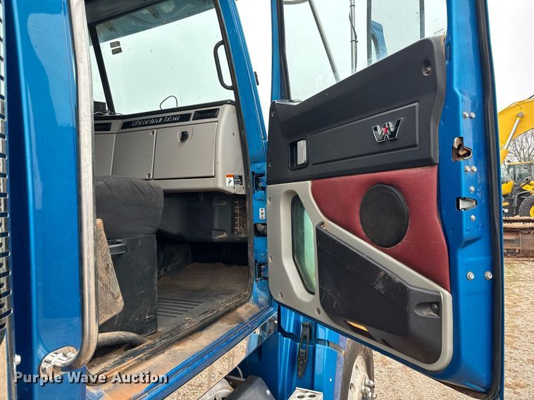 image for item LH9525 2018 Western Star 4700SF dump truck