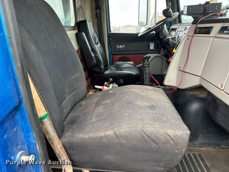 image for item LH9525 2018 Western Star 4700SF dump truck