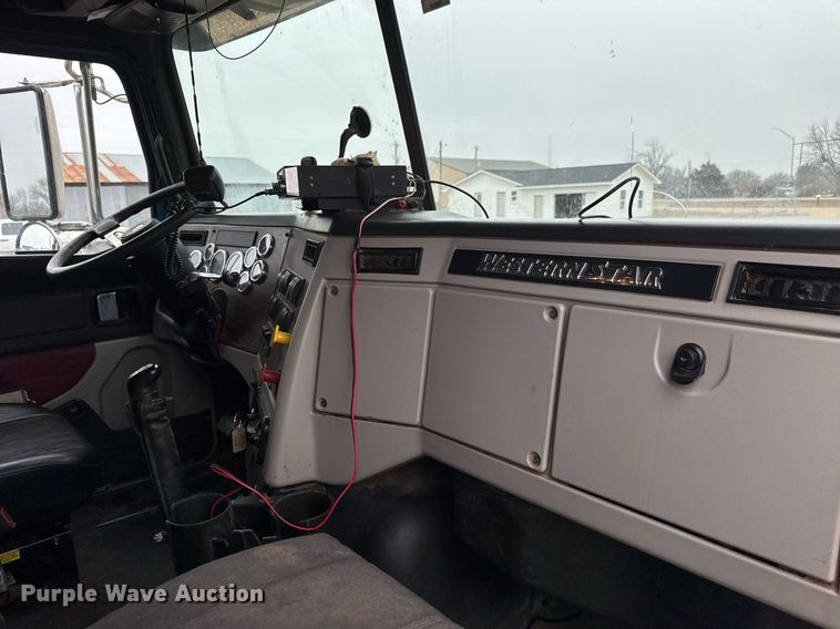 image for item LH9525 2018 Western Star 4700SF dump truck