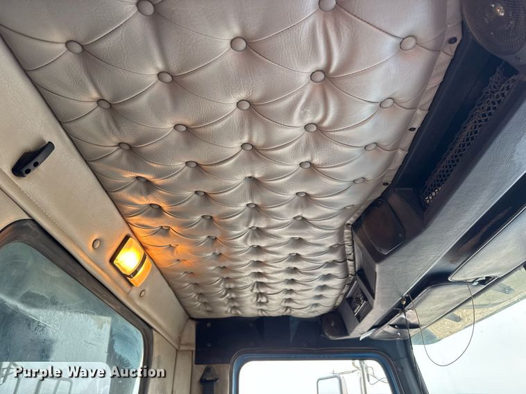 image for item LH9525 2018 Western Star 4700SF dump truck