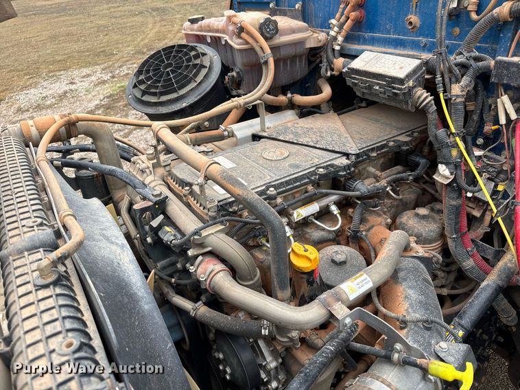 image for item LH9525 2018 Western Star 4700SF dump truck