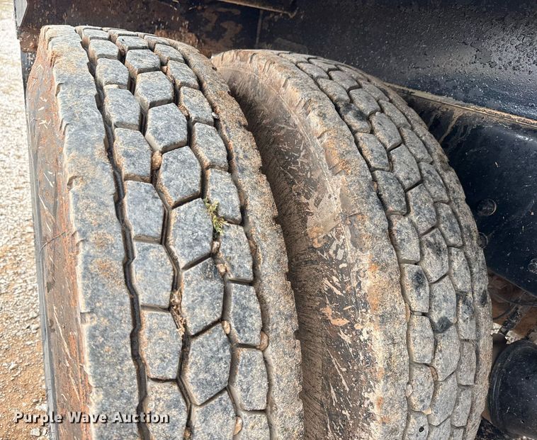 image for item LH9525 2018 Western Star 4700SF dump truck