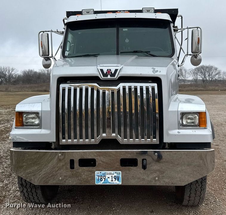image for item LH9526 2018 Western Star 4700SF dump truck