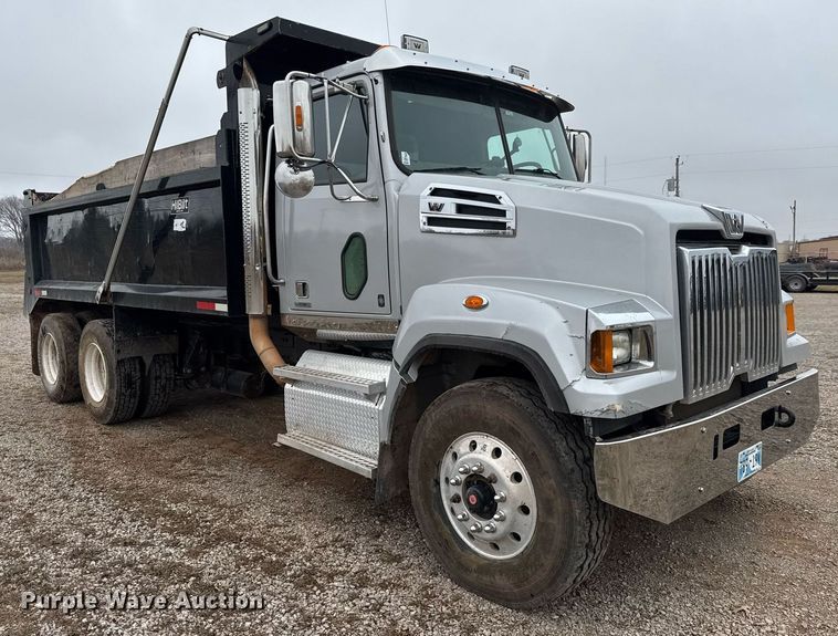 image for item LH9526 2018 Western Star 4700SF dump truck