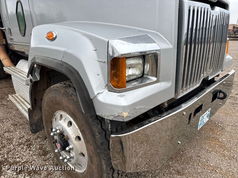 image for item LH9526 2018 Western Star 4700SF dump truck