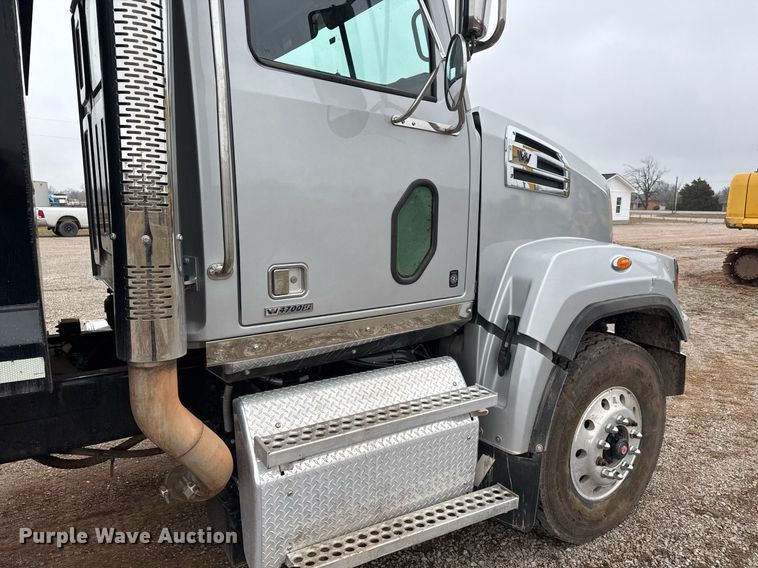 image for item LH9526 2018 Western Star 4700SF dump truck