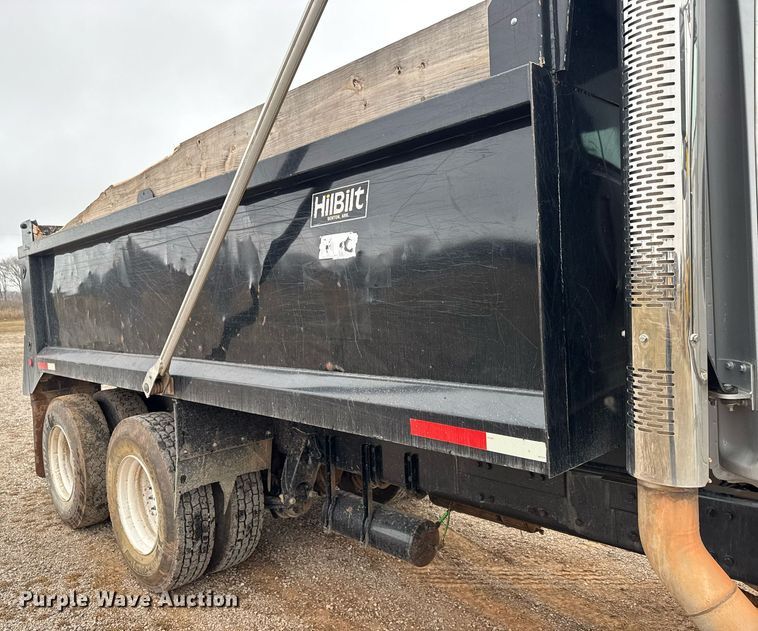 image for item LH9526 2018 Western Star 4700SF dump truck