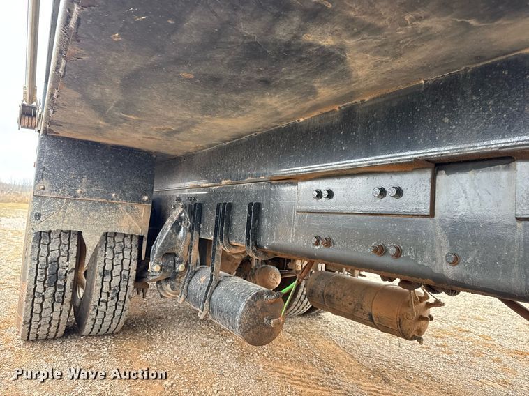 image for item LH9526 2018 Western Star 4700SF dump truck