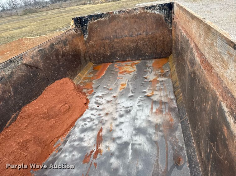 image for item LH9526 2018 Western Star 4700SF dump truck