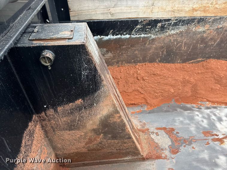 image for item LH9526 2018 Western Star 4700SF dump truck