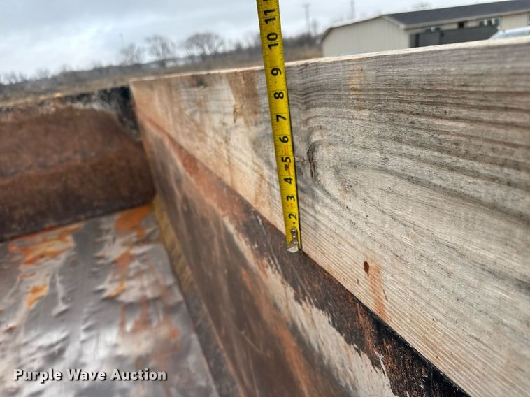 image for item LH9526 2018 Western Star 4700SF dump truck