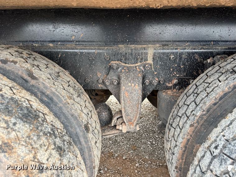 image for item LH9526 2018 Western Star 4700SF dump truck