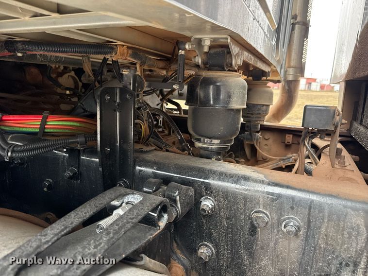 image for item LH9526 2018 Western Star 4700SF dump truck