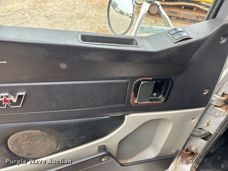 image for item LH9526 2018 Western Star 4700SF dump truck