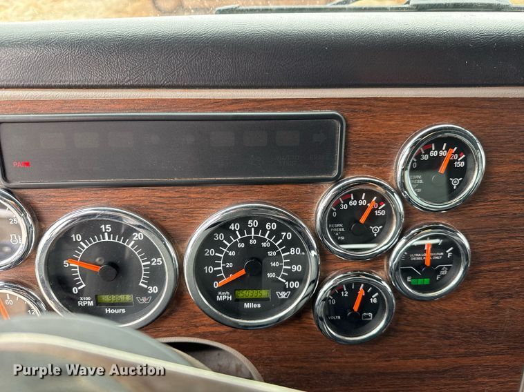 image for item LH9526 2018 Western Star 4700SF dump truck