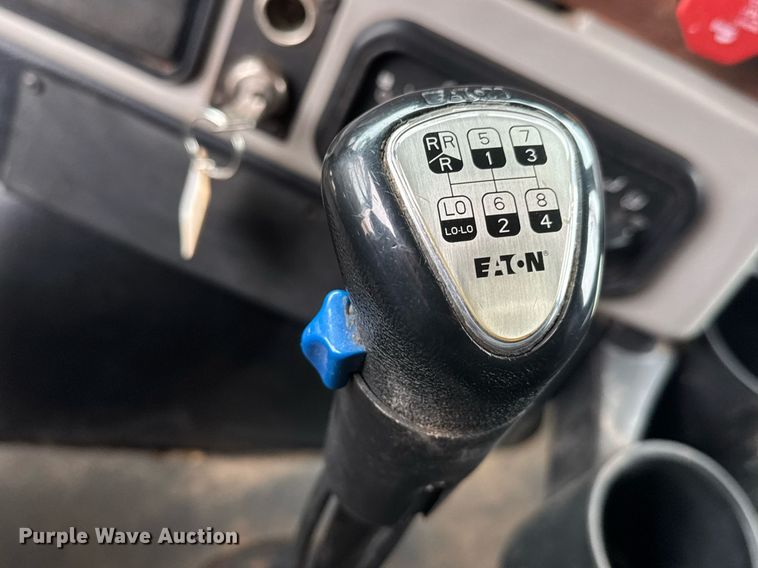 image for item LH9526 2018 Western Star 4700SF dump truck