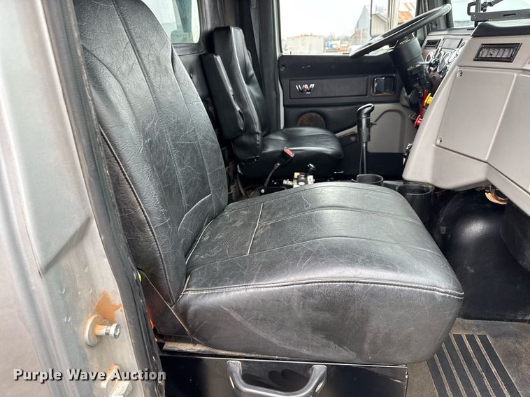 image for item LH9526 2018 Western Star 4700SF dump truck