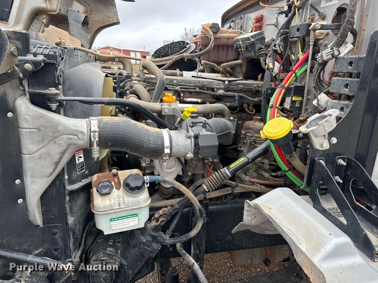 image for item LH9526 2018 Western Star 4700SF dump truck