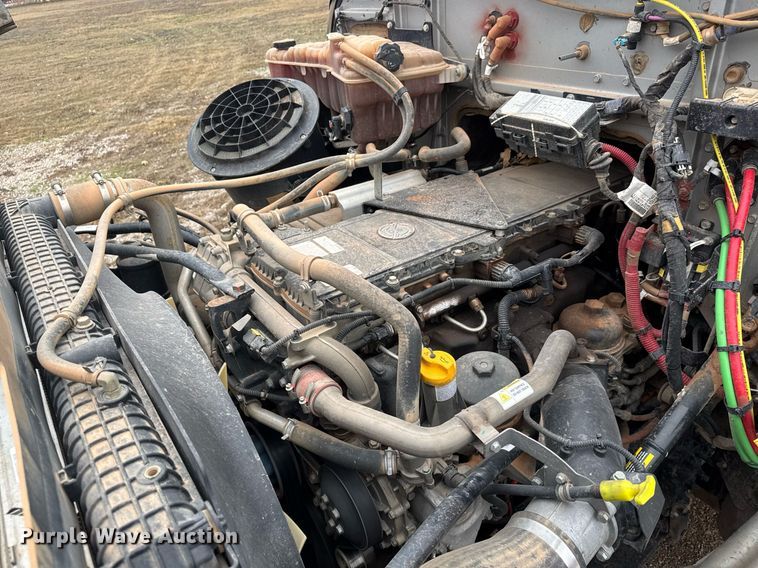 image for item LH9526 2018 Western Star 4700SF dump truck