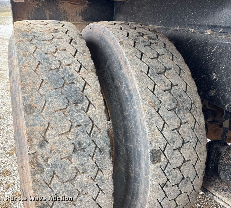 image for item LH9526 2018 Western Star 4700SF dump truck