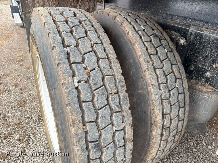 image for item LH9526 2018 Western Star 4700SF dump truck