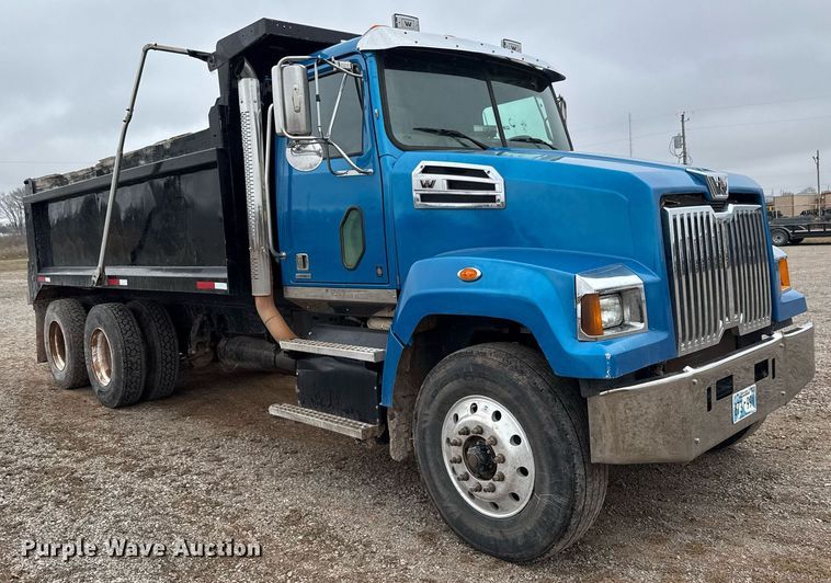 image for item LH9527 2018 Western Star 4700SF dump truck