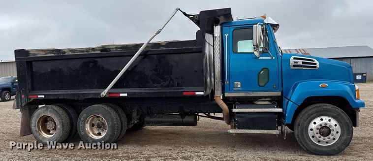 image for item LH9527 2018 Western Star 4700SF dump truck
