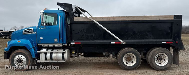 image for item LH9527 2018 Western Star 4700SF dump truck