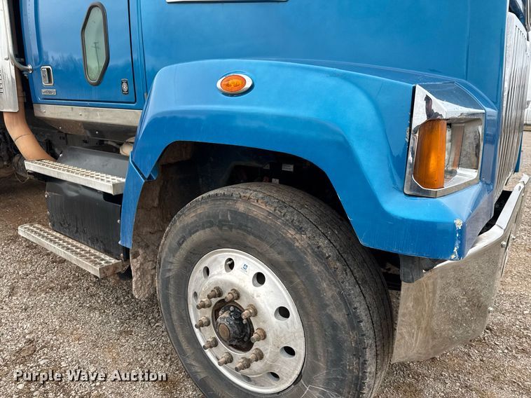 image for item LH9527 2018 Western Star 4700SF dump truck