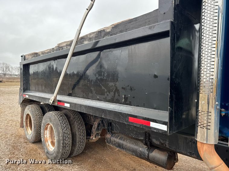 image for item LH9527 2018 Western Star 4700SF dump truck