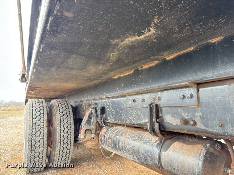 image for item LH9527 2018 Western Star 4700SF dump truck