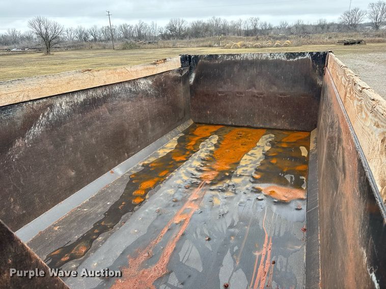 image for item LH9527 2018 Western Star 4700SF dump truck