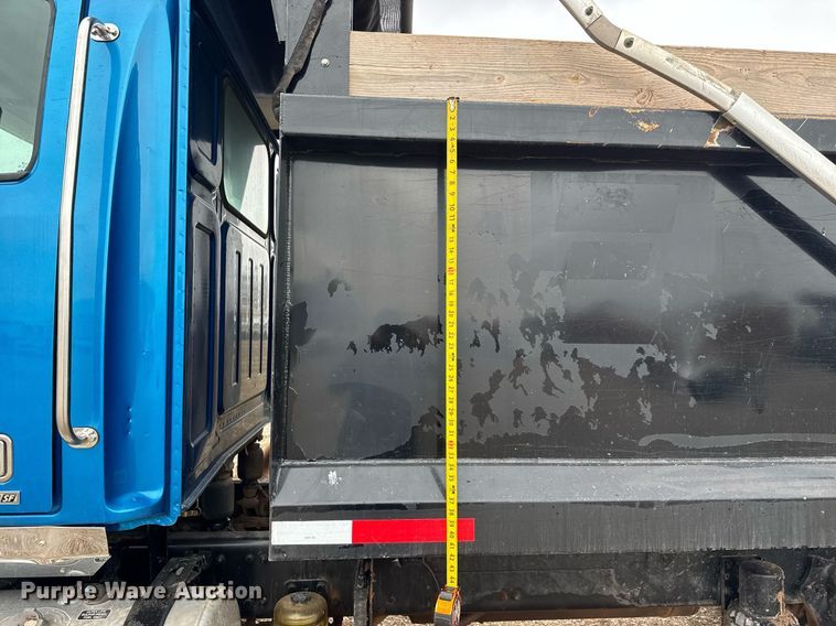 image for item LH9527 2018 Western Star 4700SF dump truck