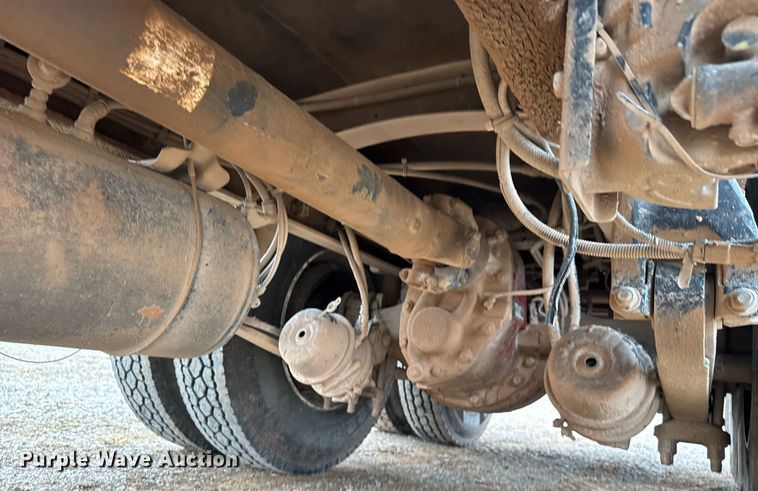 image for item LH9527 2018 Western Star 4700SF dump truck