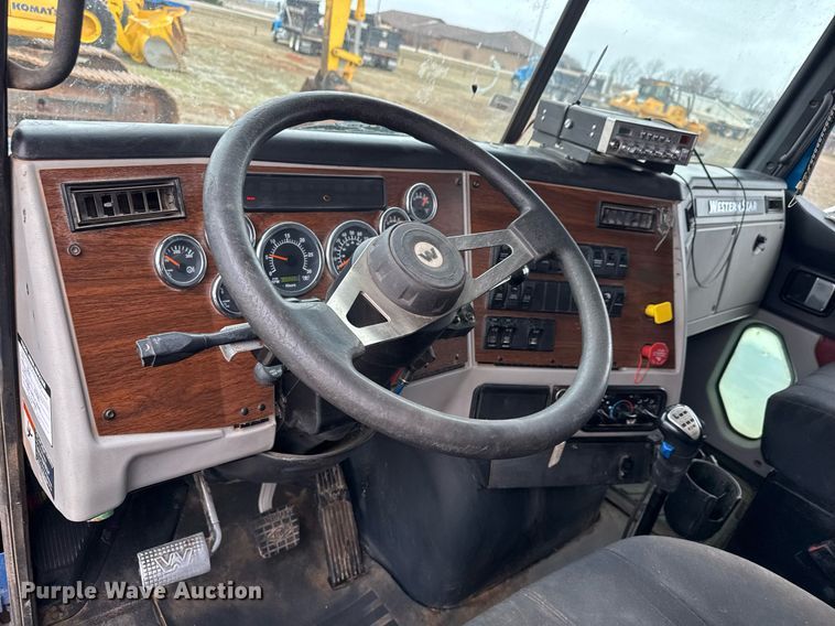 image for item LH9527 2018 Western Star 4700SF dump truck