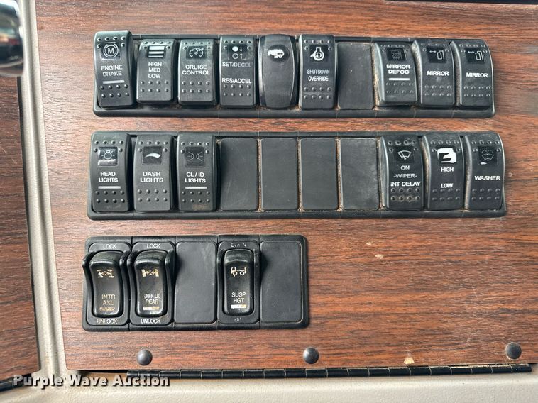 image for item LH9527 2018 Western Star 4700SF dump truck