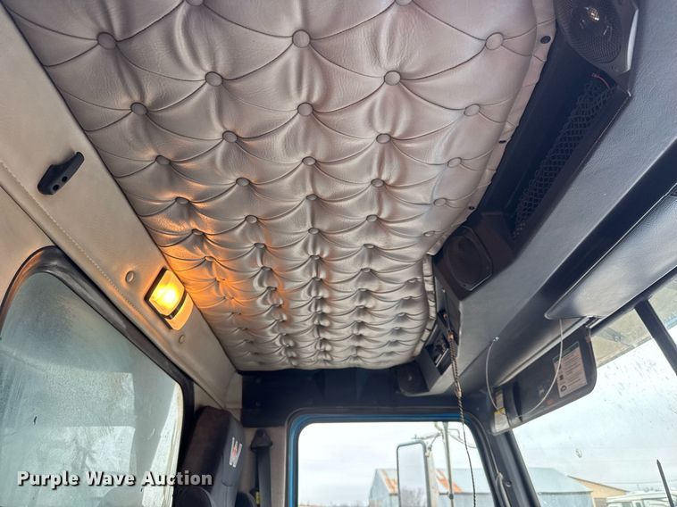 image for item LH9527 2018 Western Star 4700SF dump truck