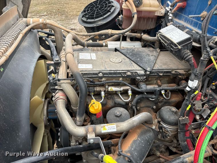 image for item LH9527 2018 Western Star 4700SF dump truck